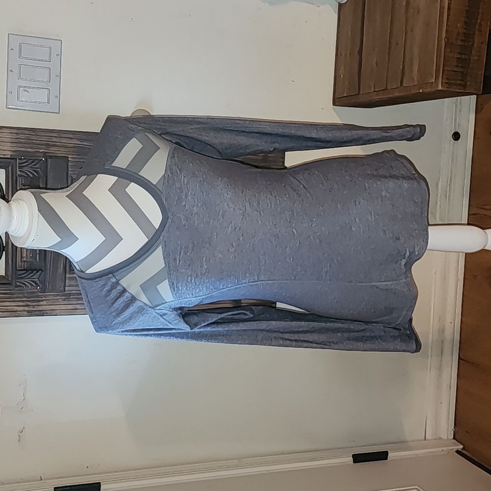 Lululemon athletica gray long sleeve top size 6